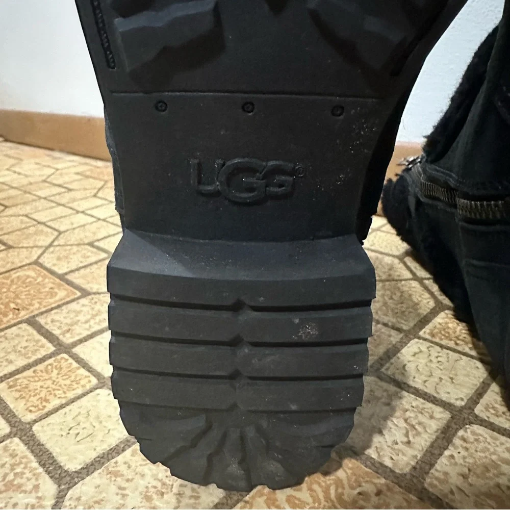 UGG Australia Blayre‎ II Black Leather Fur Boots Womens Size 7